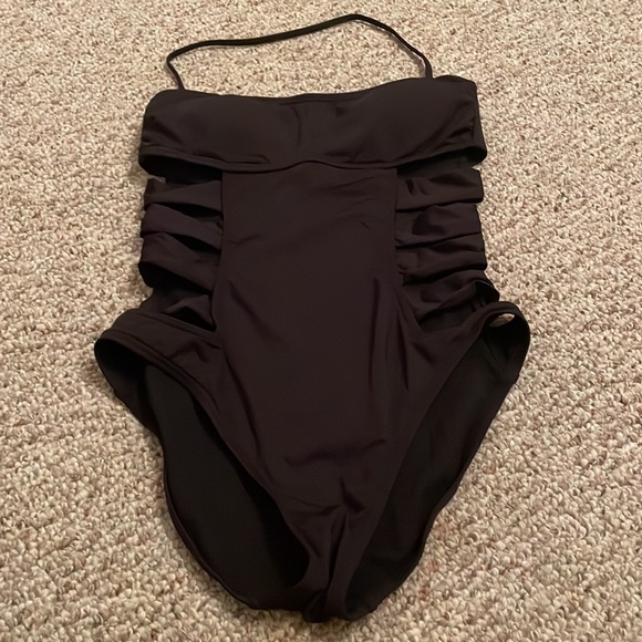 Bathing suit - Picture 3 of 4